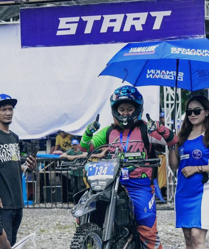 Tiwi, pembalap wanita satu-satunya di acara Shell bLU cRU Yamaha Enduro Challenge