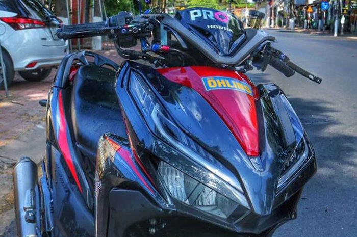 Sekilas memang kelihatan biasa aja, tapi kalau udah dilihat detail baru ketahuan sangarnya Honda Vario 150 ini