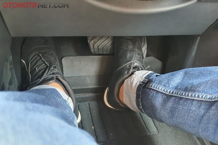 Alasan kenapa pedal rem mobil matik lebih lebar.