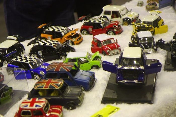 Hot Wheels Mini Coopers Laku Rp 32 Juta