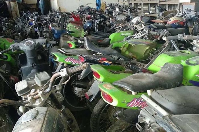 Kebawa perasaan pastinya melihat Kawasaki Ninja 150 2-Tak cuma jadi rongsokan