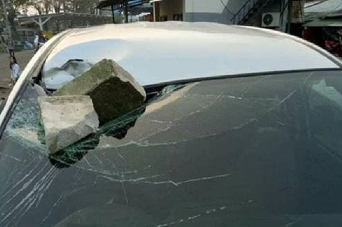 Kasus pelemparan batu di jalan tol Jatibening, Bekasi