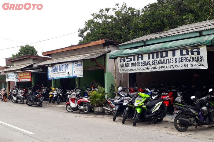 Bursa motor bekas di Condet, Jakarta Timur