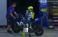 Rekaman Kekesalan Rossi Saat Sampai Paddock Karena Start Diurutan ke-12 MotoGP Inggris