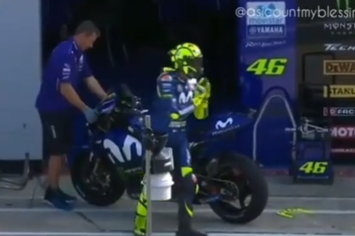 Valentino Rossi kesal karena mendapat posisi ke-12 saat kualifikasi MotoGP Inggris 2018