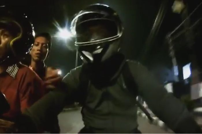 Reza saat hampir menjadi korban begal cabut kunci di daerah Gandria City, Jakarta Selatan