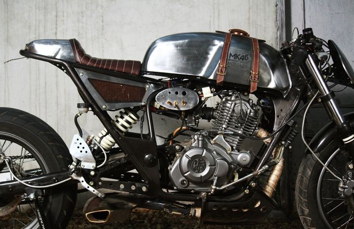 Bajaj Pulsar 220F kustom cafe racer dari Motokraft Customs, dilansir oleh