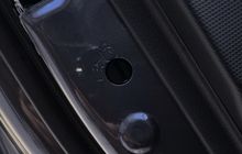 Gunakan Fitur Ini Biar Anak Aman Duduk di Kursi Belakang Mobil