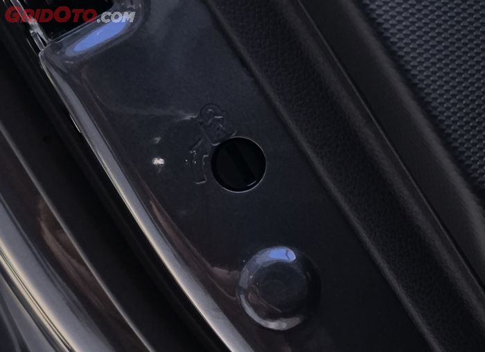 Gunakan Fitur Ini Biar Anak Aman Duduk Dikursi Belakang Mobil