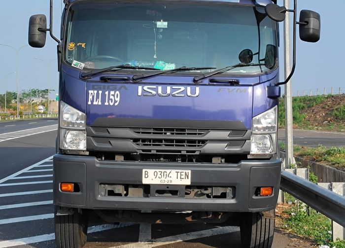 Isuzu Fuso yang menjadi incaran komplototan maling ban serep