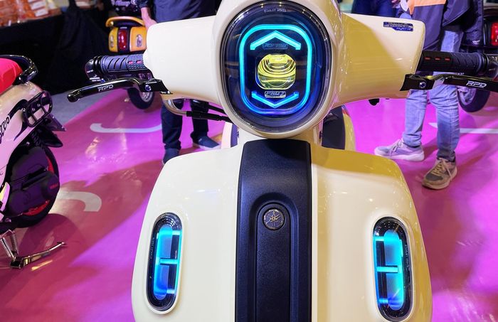 Lampu genit bisa berubah warna