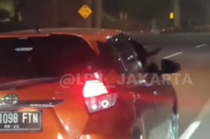 Gak terima di salip pengemudi Toyota Yaris Ini bak koboi jalanan