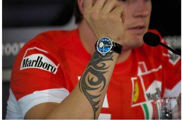 Tato di pergelangan tangan kanan Kimi Raikkonen dibuat setelah menang di F1 Australia 2007 