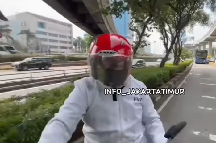 Ngaku Punya Bekingan Polisi, Pengendara Aerox Ini Buang Kertas Tilang