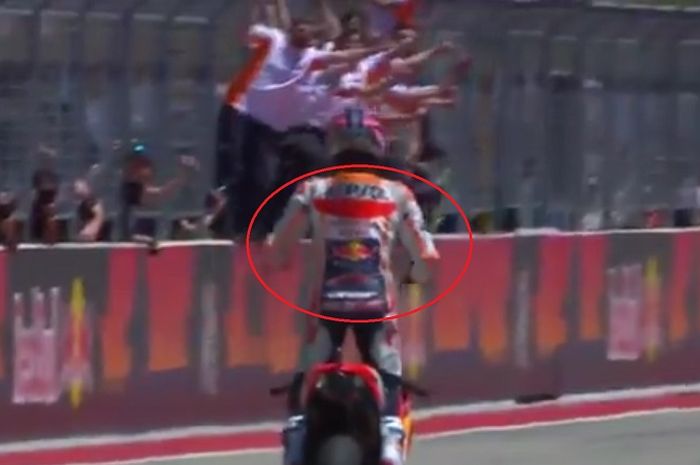 Lihat posisi tangannya Marc Marquez sebelum finish di MotoGP Amerika