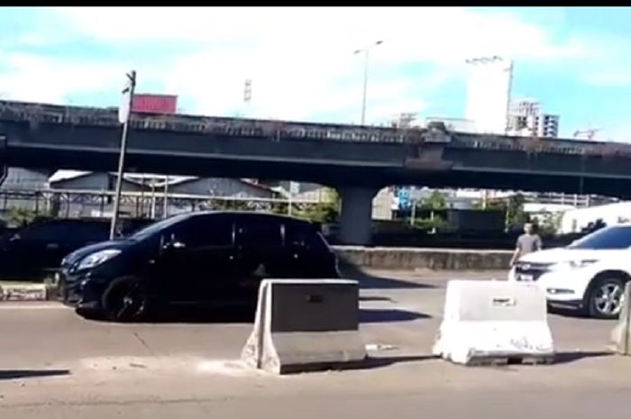 Mundur bareng karena ada kemacetan?