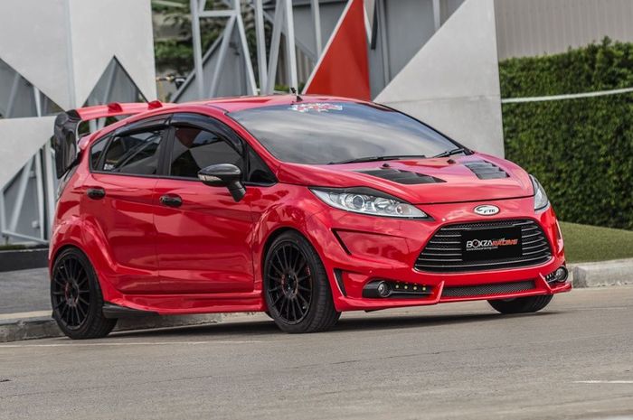 Modifikasi Ford Fiesta asal Thailand ini tampil sangar dengan DNA balap