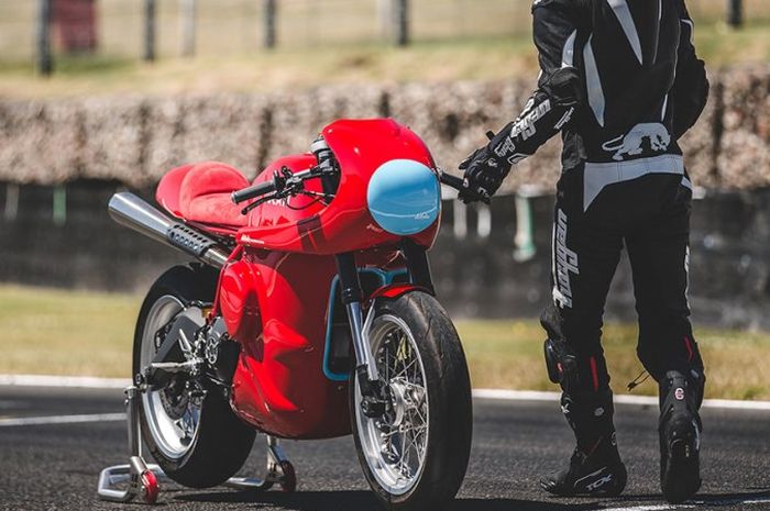 Ducati Scrambler custom classic racing look garapan deBolex Engineering