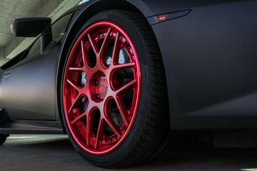 Huracan Tampil Galak Pakai Kelir Hitam Doff Dan Pelek