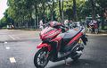 Berjubah Merah Metalik, Tampang Honda Vario 150 Ini Menggoda