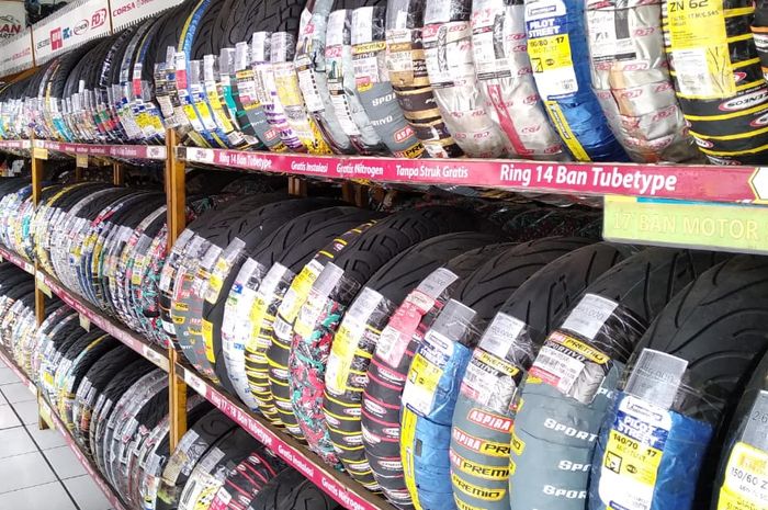 Ilustrasi ban motor bebek dan matik