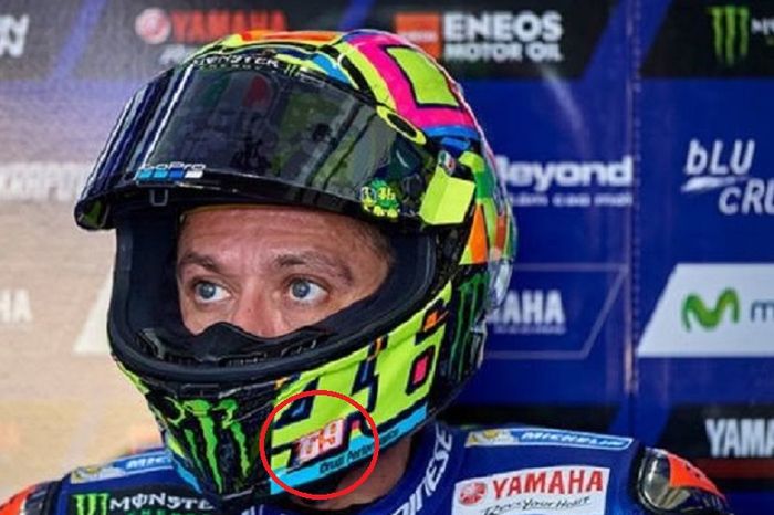 Angka nomor start tanda (lingkar merah) penghormatan