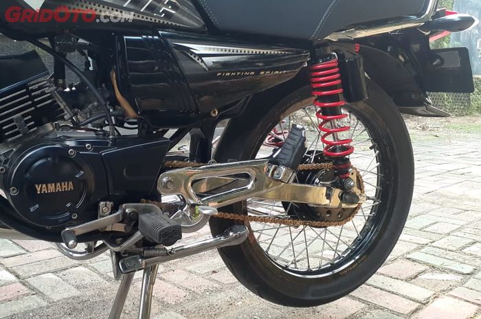 Kaki-kaki Yamaha RX-King kece dengan aksen krom dan sokbreker belakang KTC tabung
