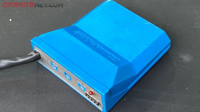 Debit bensin Peugeot Django diatur ulang menggunakan piggyback Iquteche