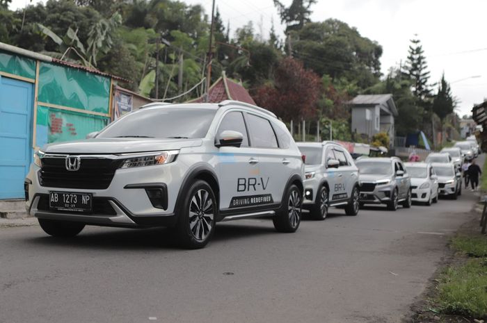 Deretan All New Honda BR-V saat touring ke Tawangmangu, Jawa Tengah.