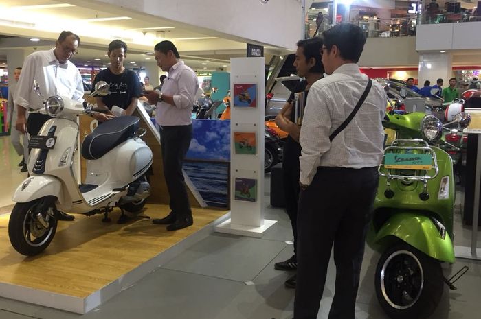 Suasana Mall to Mall Exhibition di Surabaya