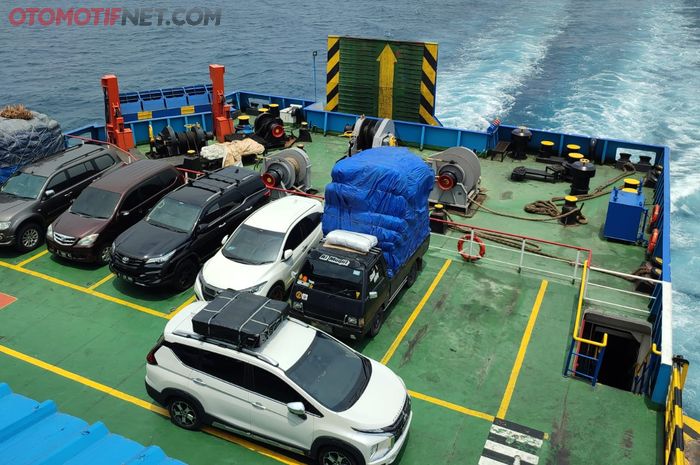 Melakukan penyeberangan pakai kapal ferry kini sudah nyaman
