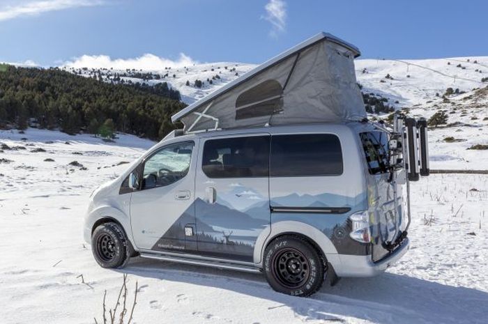 Nissan Evalia Elektrik jadi campervan untuk road trip saat salju