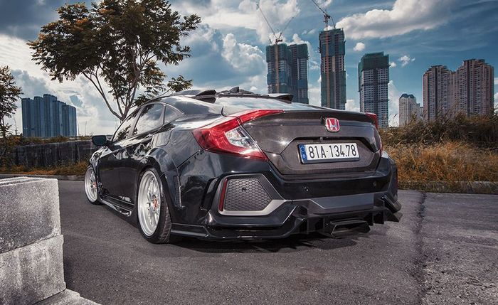 Tampilan belakang modifikasi Honda Civic Turbo