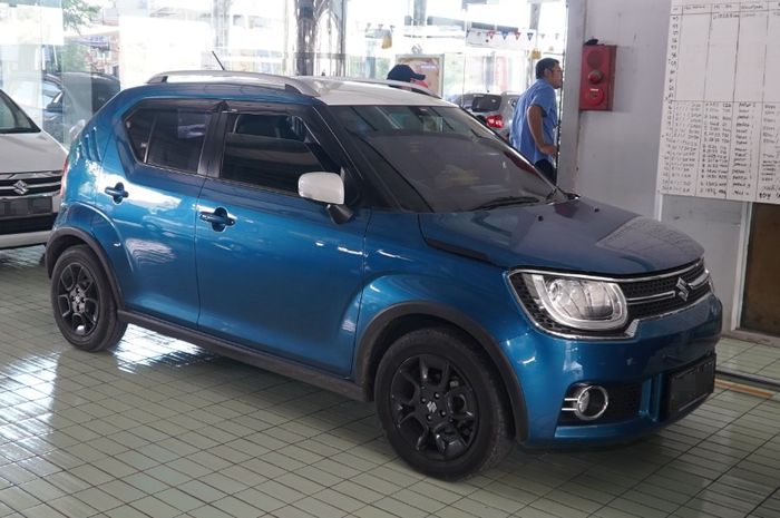 Suzuki Ignis melakukan servis rutin di bengkel resmi Suzuki.