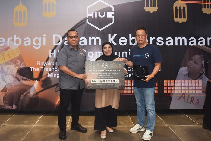 Donasi yang terkumpul langsung diserahkan ke perwakilan Yayasan Sayap Ibu