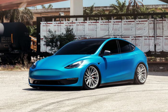 Modifikasi Tesla Model Y tampil bagged dengan sentuhan minimalis