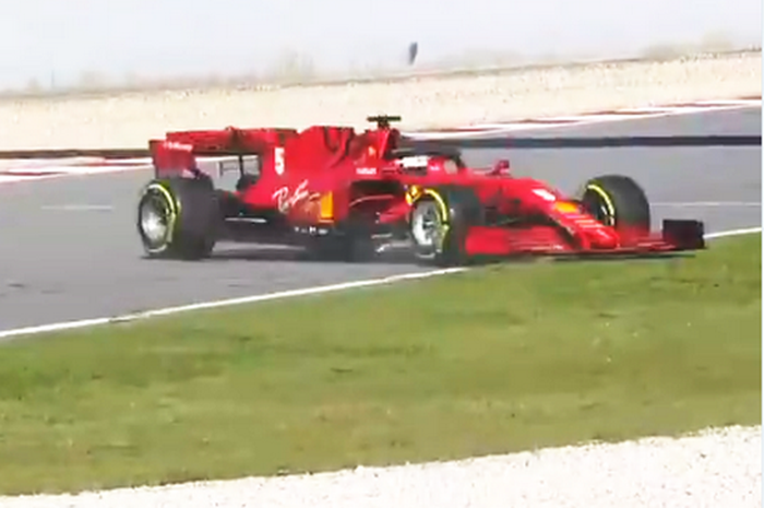 Sebastian Vettel melintir di tengah trek setelah masuk ke gravel pada tes pramusim F1 Barcelona hari keempat