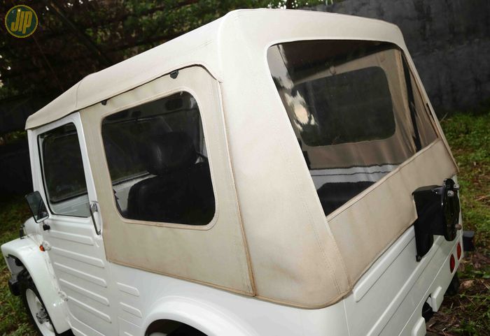 Kanvas Suzuki Jimny LJ80 ini dirancang ulang. Desainnya justru mencomot dari kanvas milik Jeep YJ Wrangler.