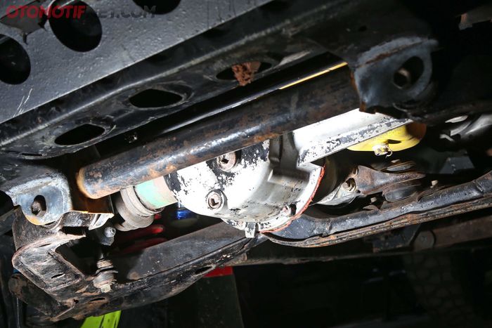 Gardan masih standar kepunyaan Vitara. Sistem suspensi independen bagian depan tetap dipertahankan Agam lantaran dirasa cukup untuk maneuver di speed off-road. 