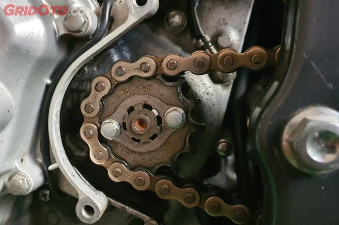 Menaikan topspeed cuma modal mengubah gir depan 