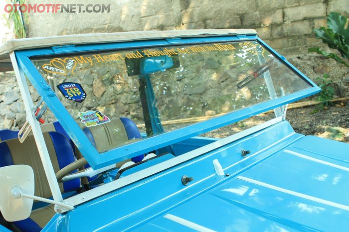 Kaca depan dimodifikasi ala Jeep Willys