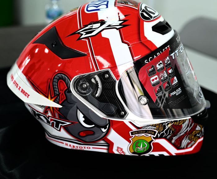 Mario Aji pamer helm untuk Moto3 2023