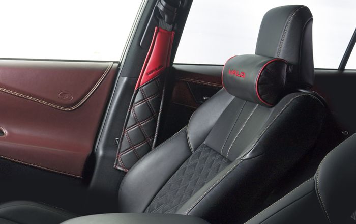 Tampilan kabin modifikasi Toyota Harrier hasil garapan Wald International