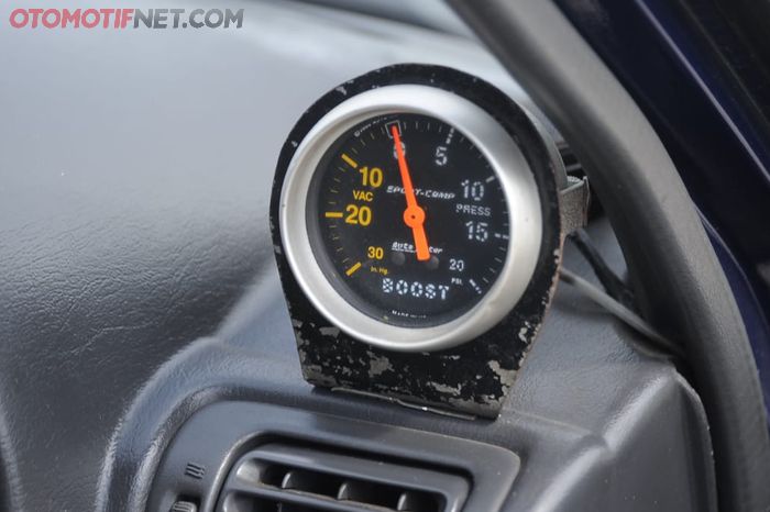 Memantau boost turbo lewat boost gauge keluaran Autometer