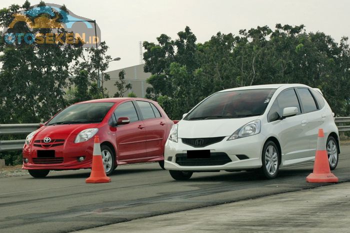 Honda Jazz GE8 vs Toyota Yaris