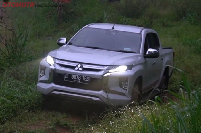 Mitsubishi Triton jadi raja di segmen pick-up 4x4