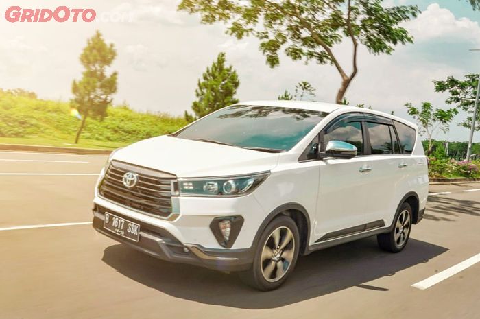 Toyota Innova Venturer 2.4 AT 2020