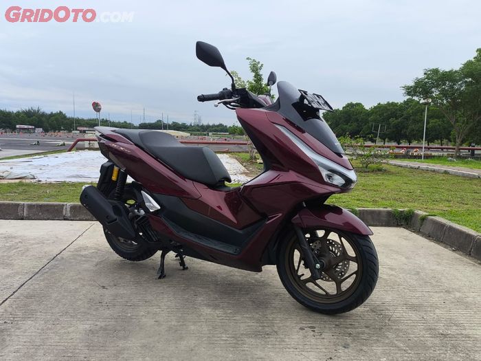 Honda PCX 160 terbaru didesain mengedepankan karakter mewah