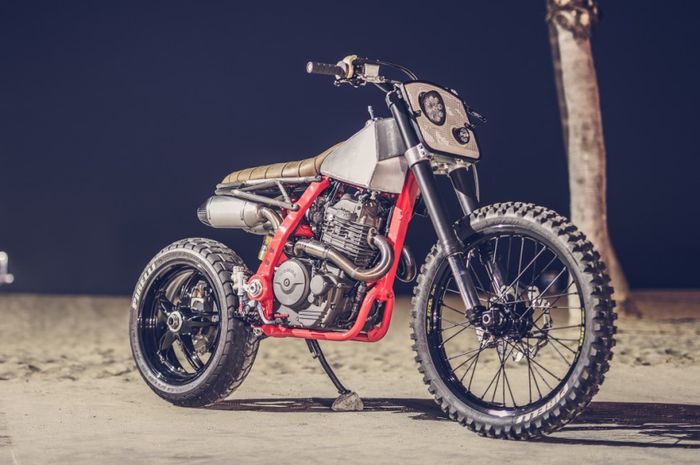 Honda NX650 Dominator custom tracker/supermoto milik Jeremy Hutch, dilansir oleh Bikebound.com