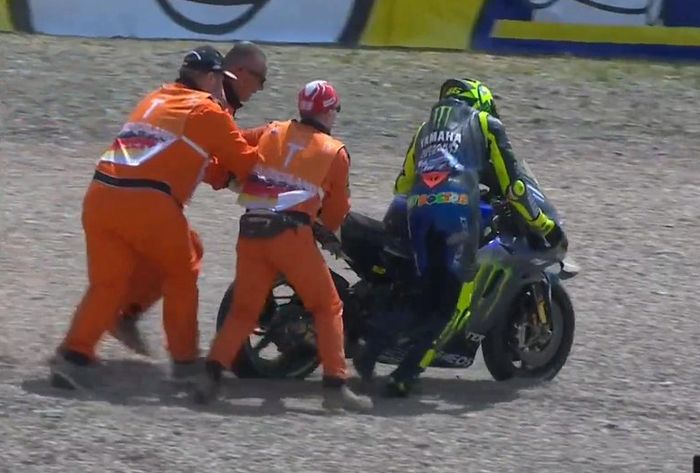 Valentino Rossi terjatuh di tikungan pertama saat kualifikasi 1 (Q1) MotoGP Jerman 2019